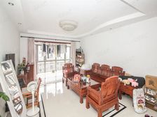 装修齐全,主卧朝南,小区中心位置,得房率高