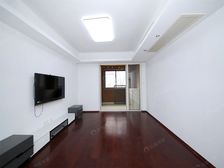 南北通透三房,户型方正,房子保养很好,房东诚意出售,价格可谈