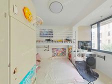 新出边套一房一厅,带电梯,自住精装修,诚意出售可谈,方便看房