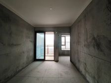 临轻轨 近商圈 配套齐全 出行方便