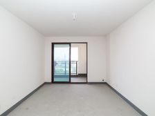 白金汉爵旁 东方君开3室毛坯 中上好楼层 南北通透