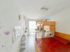 陇南小区新上次顶楼一室一厅 南北通透 采光好 业主自住装修