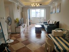 3轨中间,出行方便,配套完善,精装两房,