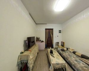 房东诚心出售小区环境优美此房南北通电梯房双阳台