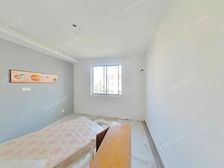 户型方正,利用率高,视野采光良好。