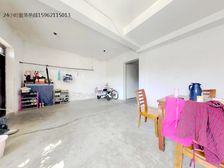 户型方正,两开间地上三层,采光无遮挡,实用面积多