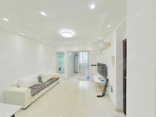 三年精装修,一梯两户,中间楼层,小区进门位置,看房需带墨镜!