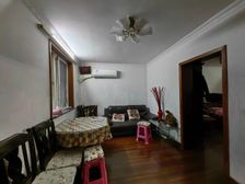 一楼有院子,20平方赠送,看房可咨询我,小区临河位置