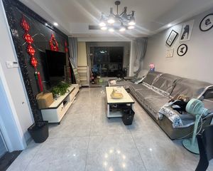 景瑞缇香郡 房龄新 停车方便 满二 南向采光好 带电梯