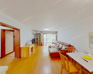 龙腾三 18号线地铁口 商品房 三层 随时看房