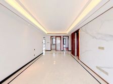 房子是精装交付,四叶草户型,南北通,采光好