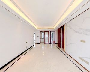 房子是精装交付,四叶草户型,南北通,采光好