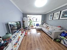 电梯房,主卧朝南,环境优美,精装修