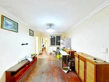 地铁口和商场都在200米 河景房 忍心割爱 环境优美