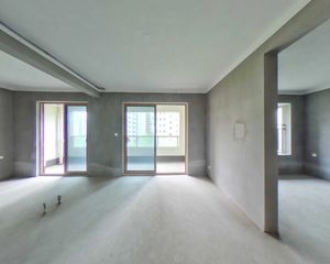 云栖兰汀苑次新房 4室2厅 全亮白坯 四叶草户型 北外一表