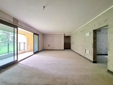 端户一楼横厅大四房+两层地下室+车位+200平米大花园