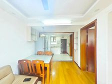 精装双南两房,花园位置,配套三轨,看房随时,业主换房诚心售。