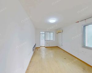 酒仙桥,丽都商圈,高家园小区,低总价西南朝向两居室