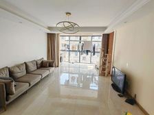 50万新装修 新上房源东方花园126平方有车库 满五年