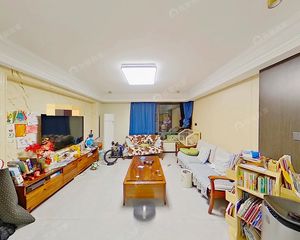 灯塔豪园自住精装的,业主诚心卖
