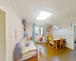 双地铁,东西北通透户型,低楼层,精装修