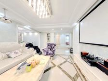 三开间朝南,户型方正,中间楼层,有电梯