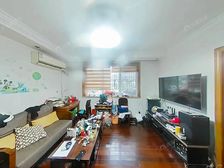 新上双南大两房,边套全明户型楼层佳,出门凌河路站100米。