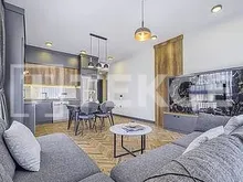 阿拉尼亚(Alanya)奥巴(Oba)市中心带社交活动的时尚