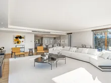 博德鲁姆亚力卡瓦克带泳池的码头和市景别墅