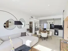 圣佩德罗穆尔西亚设施附近带泳池的现代别墅