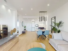 托雷维耶哈 (Torrevieja)住宅区的豪华公寓