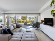 卡萨雷斯带智能家居系统的海景公寓