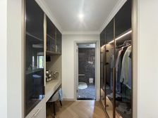 两江新区 万科悦湾南区 四房 195万