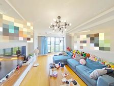 精装修,晓三房,一梯两户,南北通小区全景都可以可看到,视野好