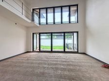 业主亏一半3+2结构单层130平米无房产税 带花园350万