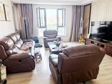 9中 151平大三居 140万看上可议 世博广场 商品房