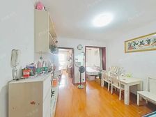 恒越旁 近地.铁 中层采光好 小区花园位置