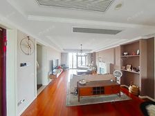 18年次新,149平三房,空调带地暖,找(文杰)看房