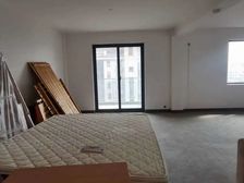 奥特莱斯旁 未入住 户型方正 采光好 视野开阔