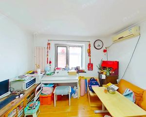 海淀西三旗 带电梯中间楼层 南北通透三居室 看房方便!
