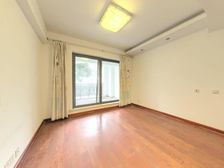 小区中间位置 采光没有遮挡 目前空关 房东急售