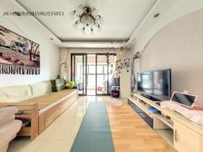 新上精装三房,装修保养很好,可拎包入住