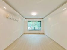 地铁沿线主力户型两居室,精装修,面朝中央水系花园,景色优美