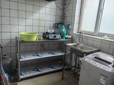 十七中总价低南北通透户型一楼带院子。精装