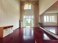 香榭里花园 5房2厅270万