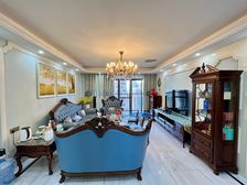 地铁口精装大五房 南北通透 价格可谈 带车位随时看房