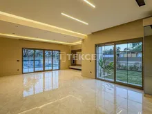 库萨达斯(Ku?adas?)全新泳池别墅,自然环绕