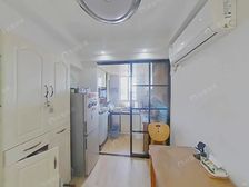 一梯两户,精装,两个房间,过道宽敞,全明南北通风。配套完善。