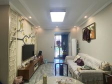 此房屋位于小区中庭安静舒适,离轻轨二号线近交通方便