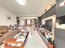 新上湖滨小区中间位置的4房,楼层适中,业主诚意出售